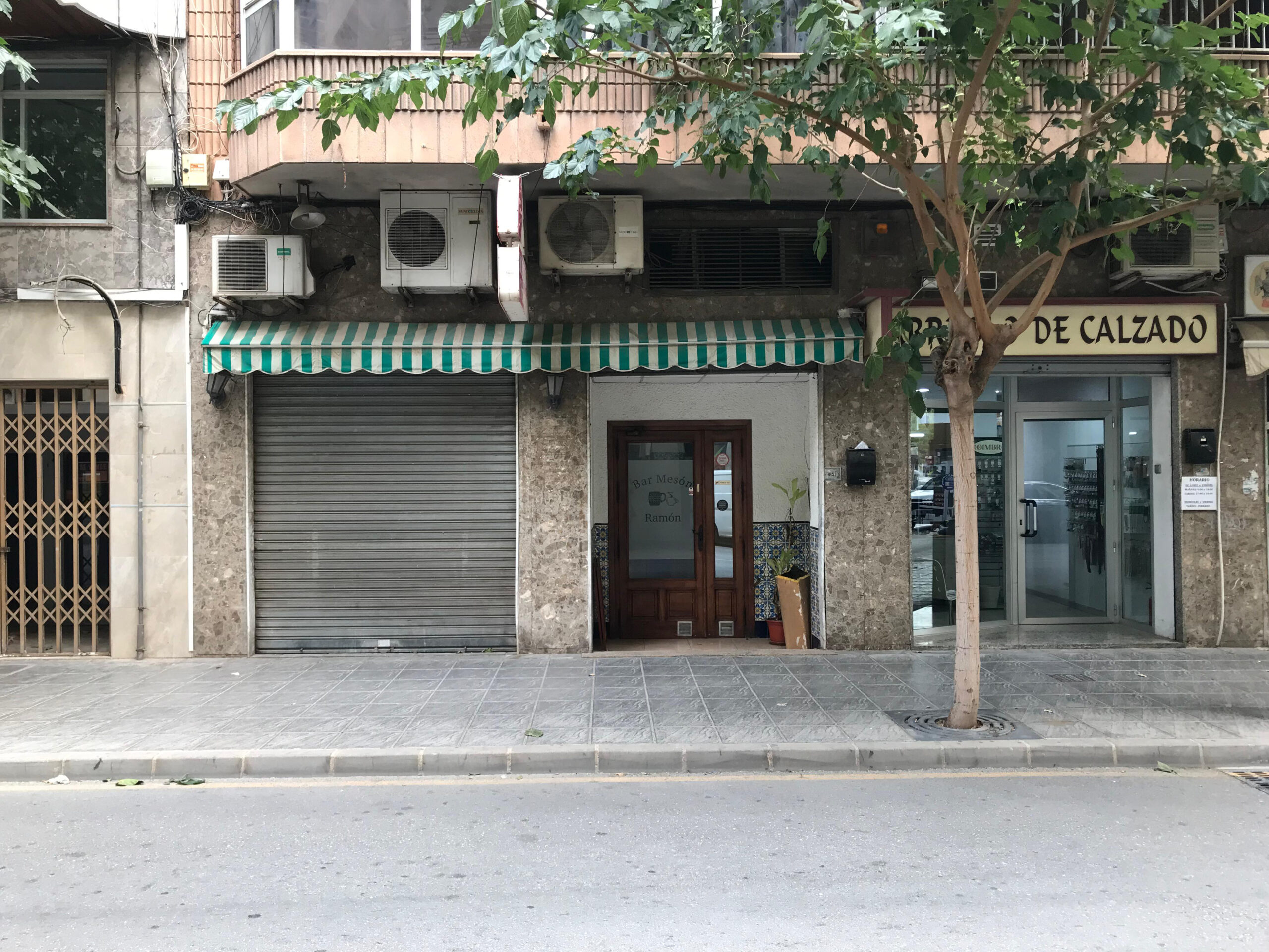 Fachada de Alhambra Kebab antes de la rotulación