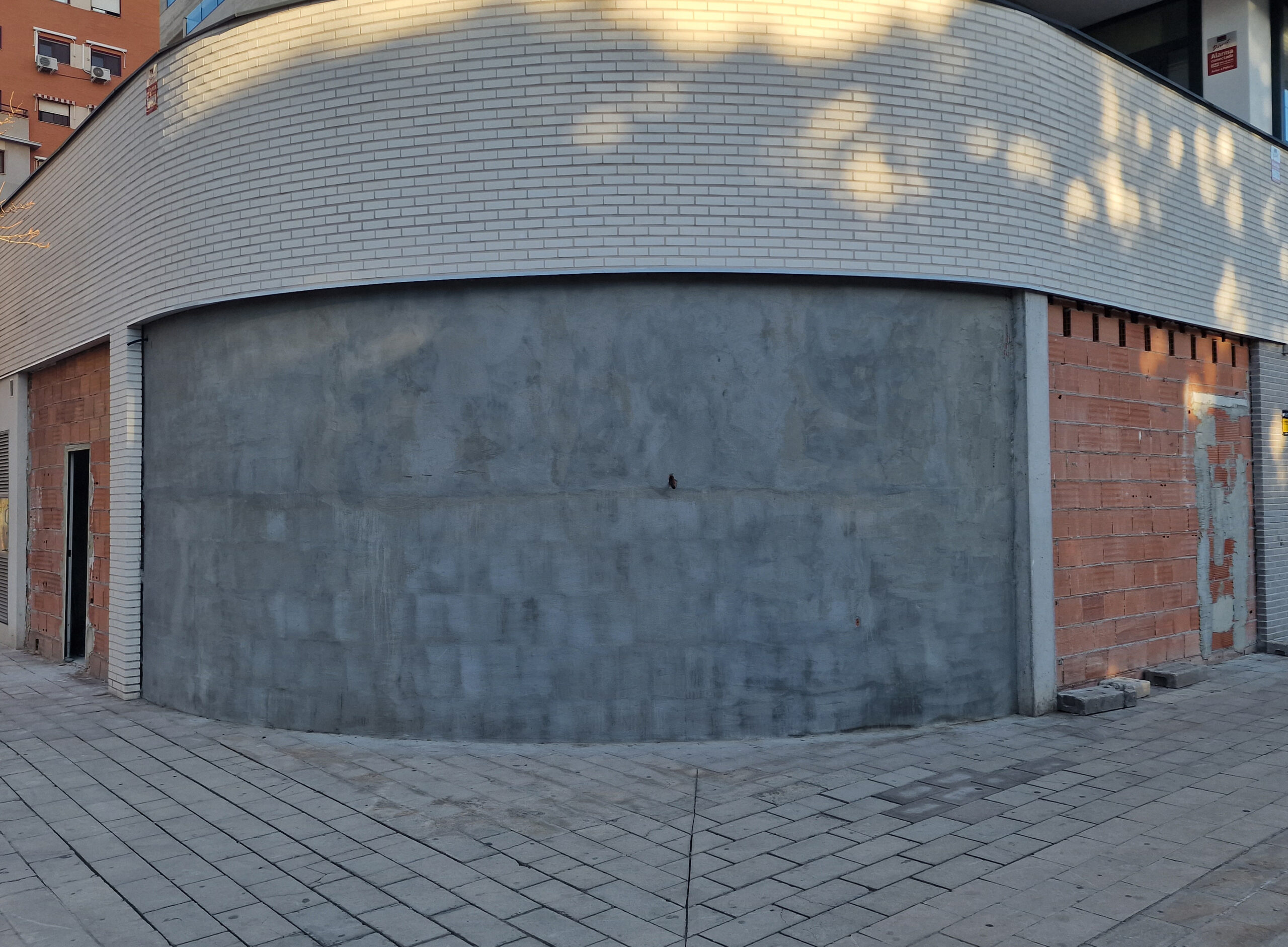 Fachada de Eclaire antes de la rotulación