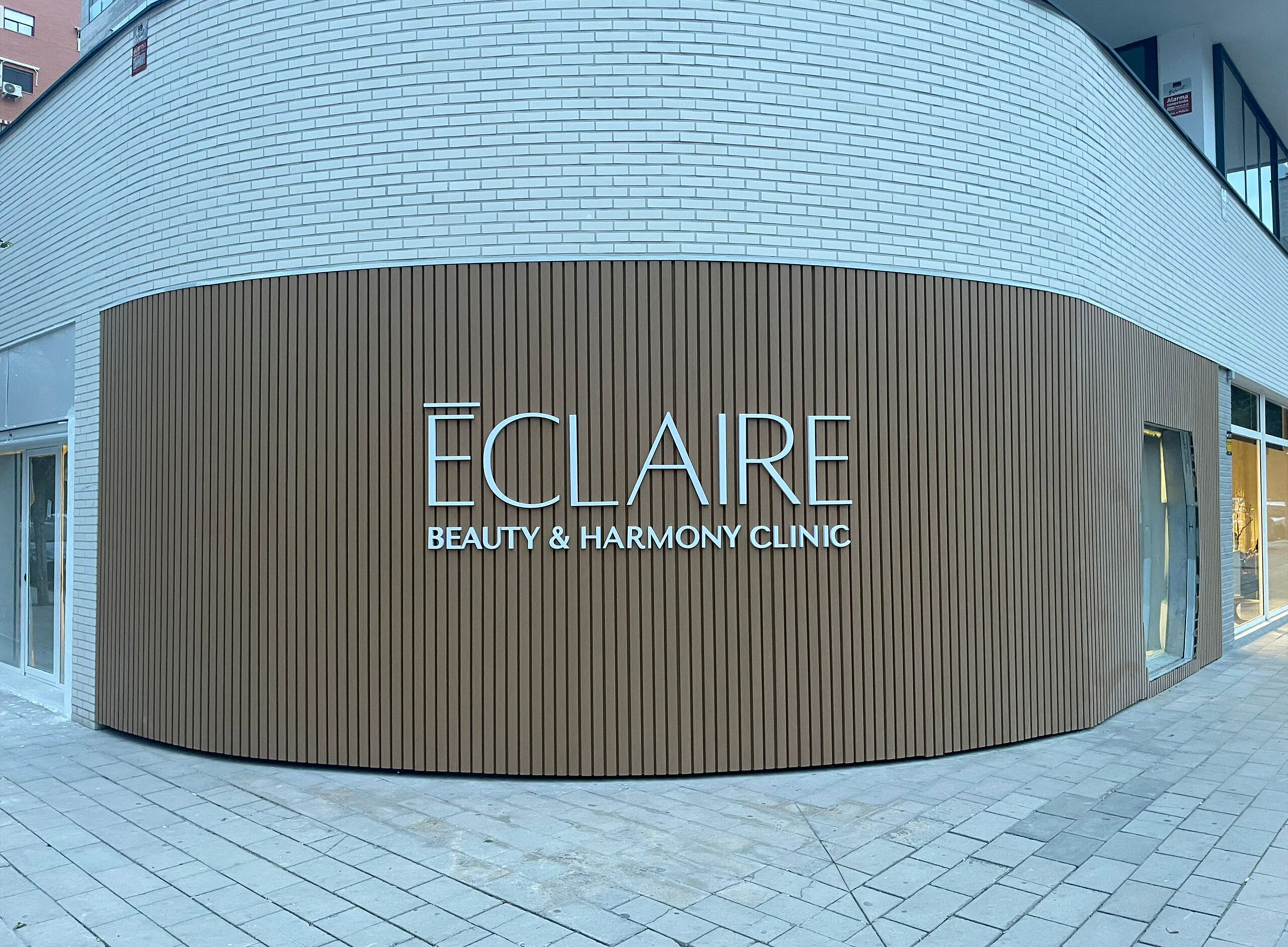 Fachada de Eclaire después de la rotulación