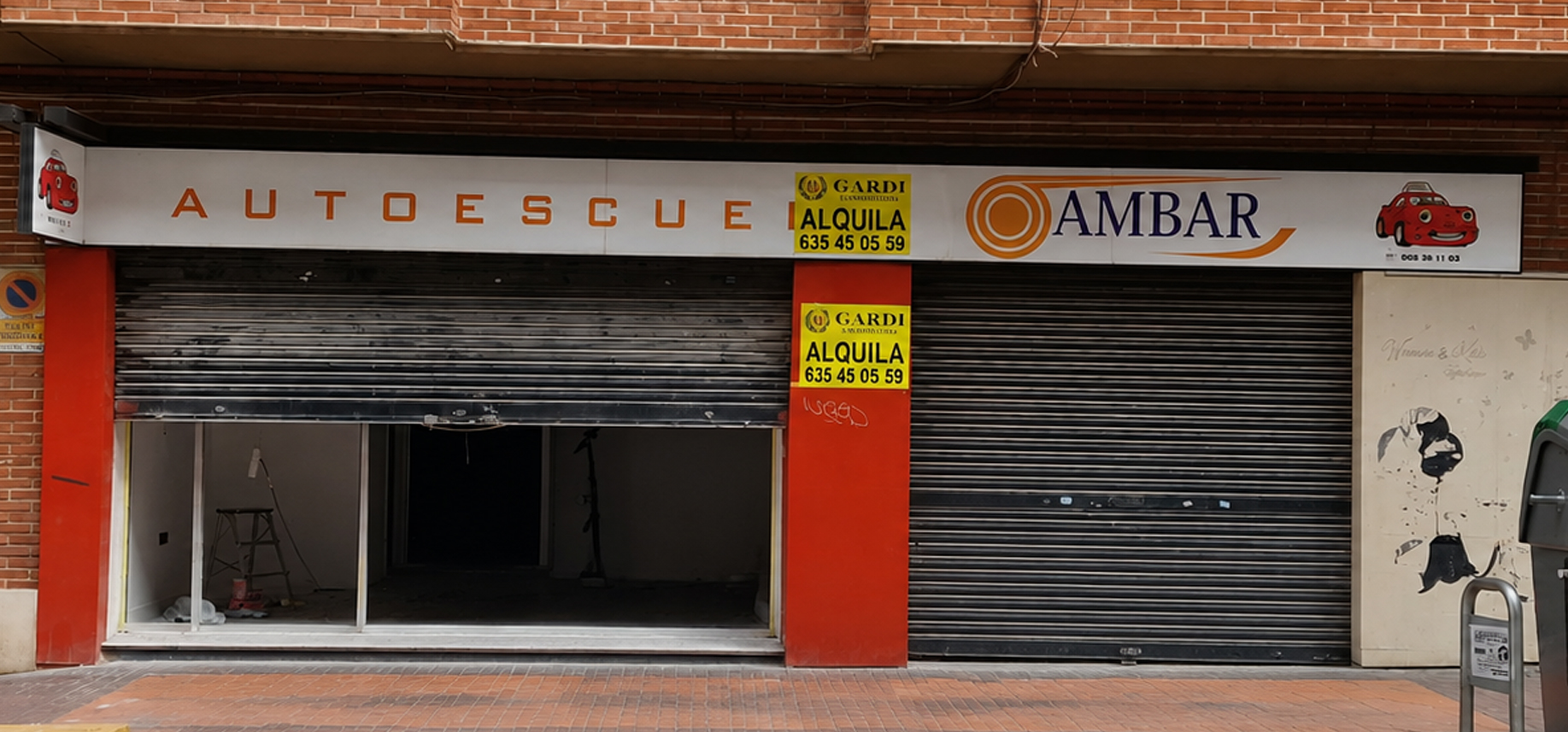 Fachada de Manos que Cuidan antes de la rotulación