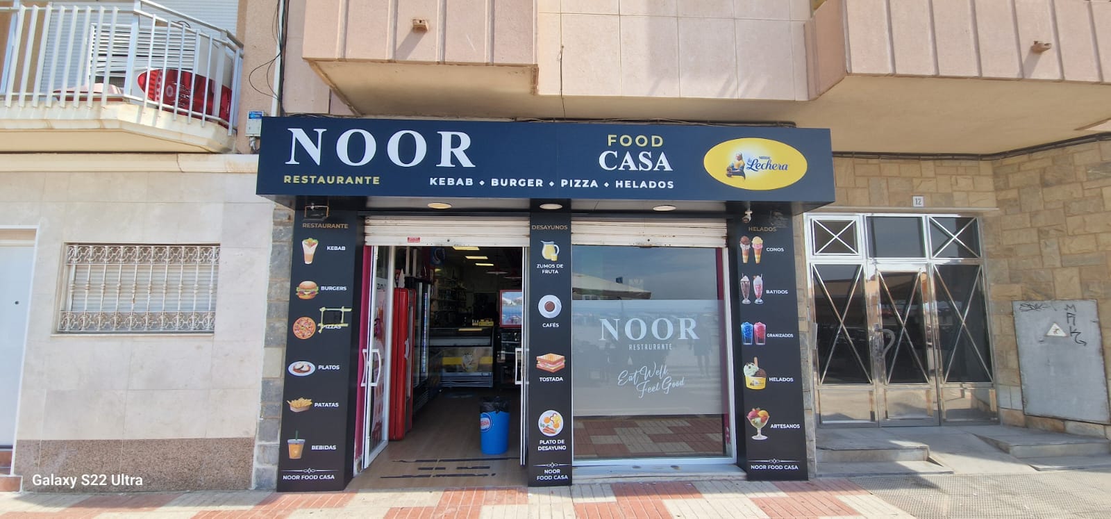 Fachada de Noor Kebab después de la rotulación